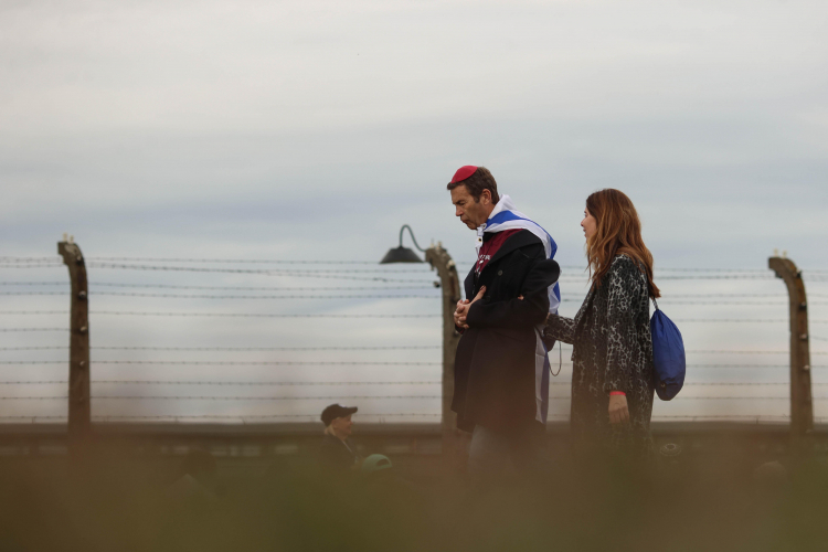 Uczestnicy Marszu Żywych w byłym niemieckim obozie Auschwitz II w Brzezince. Fot. PAP/Jarek Praszkiewicz