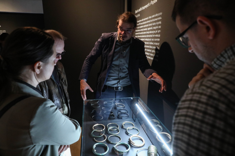 Otwarcie wystaw „W kamień zmienione” i „Skarby minionych wieków” zorganizowanych z okazji 70-lecia Działu Archeologii Muzeum Podlaskiego. Fot. PAP/Artur Reszko