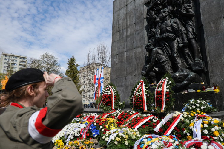Uroczystości przed Pomnikiem Bohaterów Getta w Warszawie. Fot. PAP/Paweł Supernak