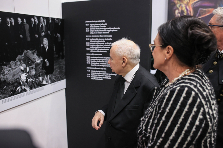 Jarosław Kaczyński, prezes PiS, na otwarciu wystawy w Muzeum w Jastrzębiu-Zdroju. Fot. PAP/Jarek Praszkiewicz