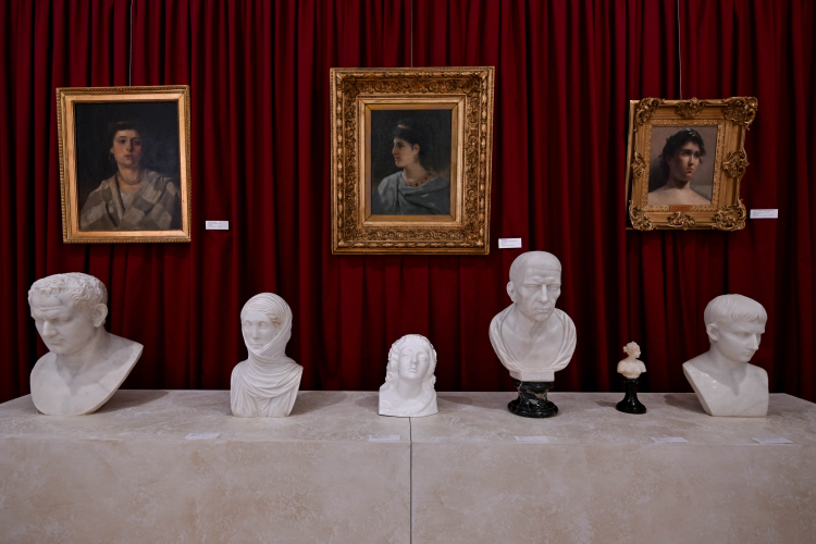 Wystawa o antycznych inspiracjach Henryka Sienkiewicza w Muzeum w Oblęgorku. Fot. PAP/Piotr Polak