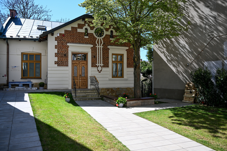 Fabryka Zegarów Wieżowych przy ul. Piłsudskiego w Krośnie. Fot. PAP/Darek Delmanowicz