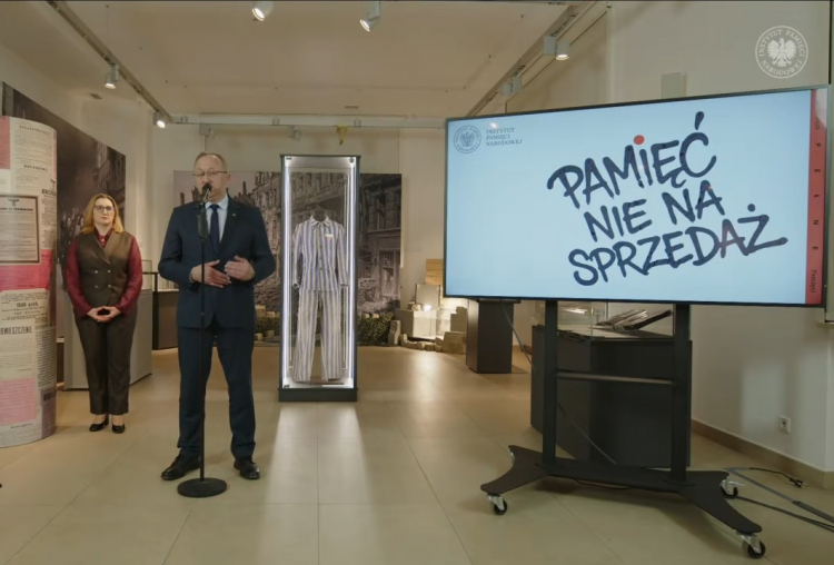 Wiceprezes IPN Karol Polejowski i dyrektorka archiwum IPN Marzena Kruk./Źródło: IPN