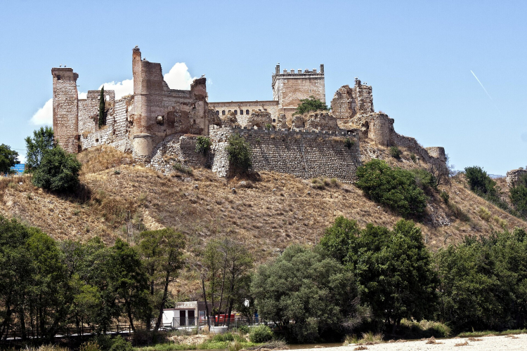 Zamek Escalona. Fot. Jim Anzalone, CC BY-SA 2.0 <https://creativecommons.org/licenses/by-sa/2.0>, via Wikimedia Commons