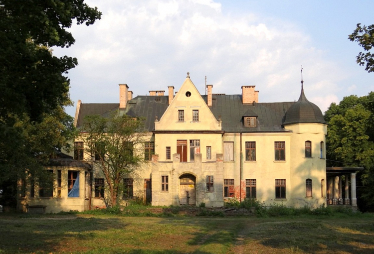 Pałac w Jarnatowie. Źródło: pl.wikipedia/Gorofil