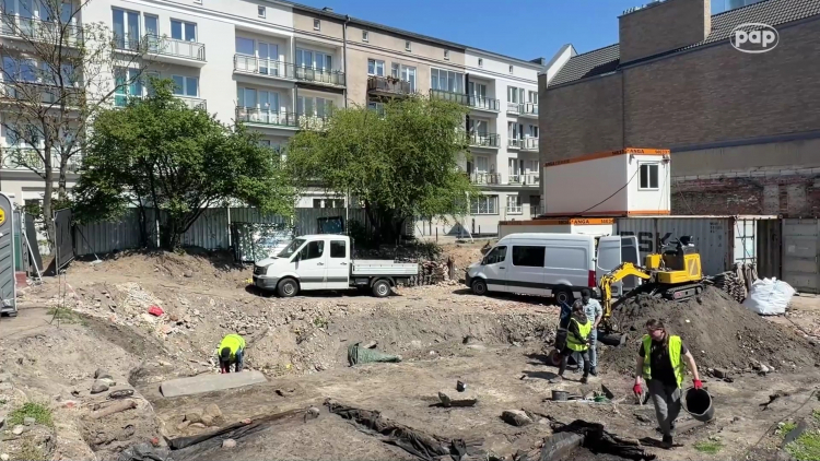 Archeolodzy odkryli XIII-wieczną płytę nagrobną w centrum Gdańska