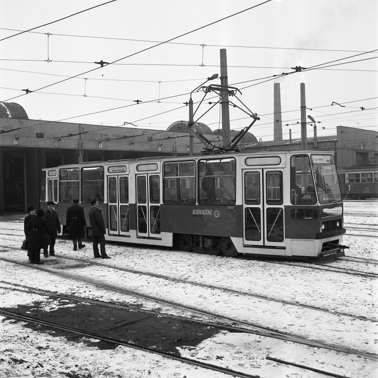 Tramwaj typu 105N na zdjęciu z Chorzowa z 1974 r. Fot. PAP/Stanisław Jakubowski