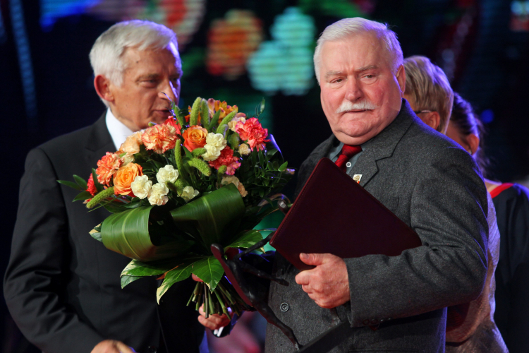 Były prezydent Lech Wałęsa oraz były premier Jerzy Buzek. Fot. PAP/Piotr Wittman 