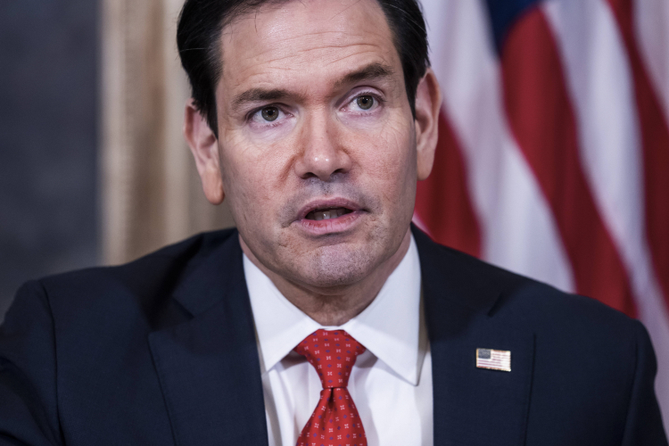 Sekretarz stanu USA Marco Rubio przemawia podczas uroczystości podpisania protokołu ustaleń w sprawie strategicznego partnerstwa USA i UE w zakresie kluczowych minerałów z komisarzem UE ds. handlu i bezpieczeństwa gospodarczego Marosem Sefcoviciem w Departamencie Stanu w Waszyngtonie, D.C., USA, 24 kwietnia 2026 r. EPA/JIM LO SCALZO Strona: PAP/EPA