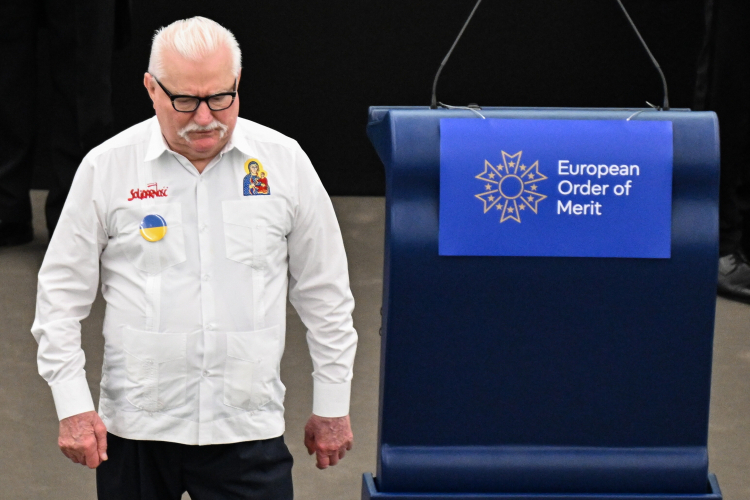 Lech Wałęsa w siedzibie Parlamentu Europejskiego w Strasburgu podczas uroczystości wręczenia Europejskich Orderów Zasługi. Fot. PAP/Wiktor Dąbkowski 