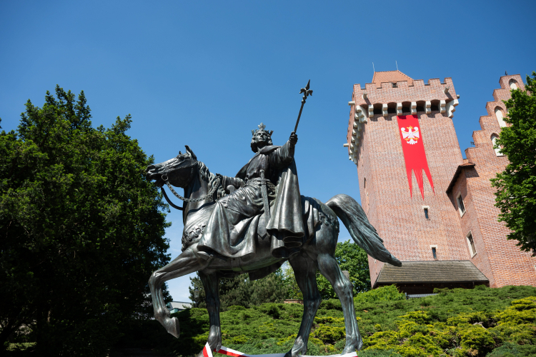 Uroczystość odsłonięcia pomnika króla Przemysła II w Poznaniu. Fot. PAP/Jakub Kaczmarczyk