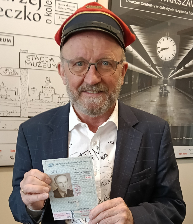 Moi rodzice byli kolejarzami, dziadek konduktorem, a pradziadek budował Kolej Warszawsko-Wiedeńską – powiedział Artur Barciś. Fot. Archiwa Państwowe