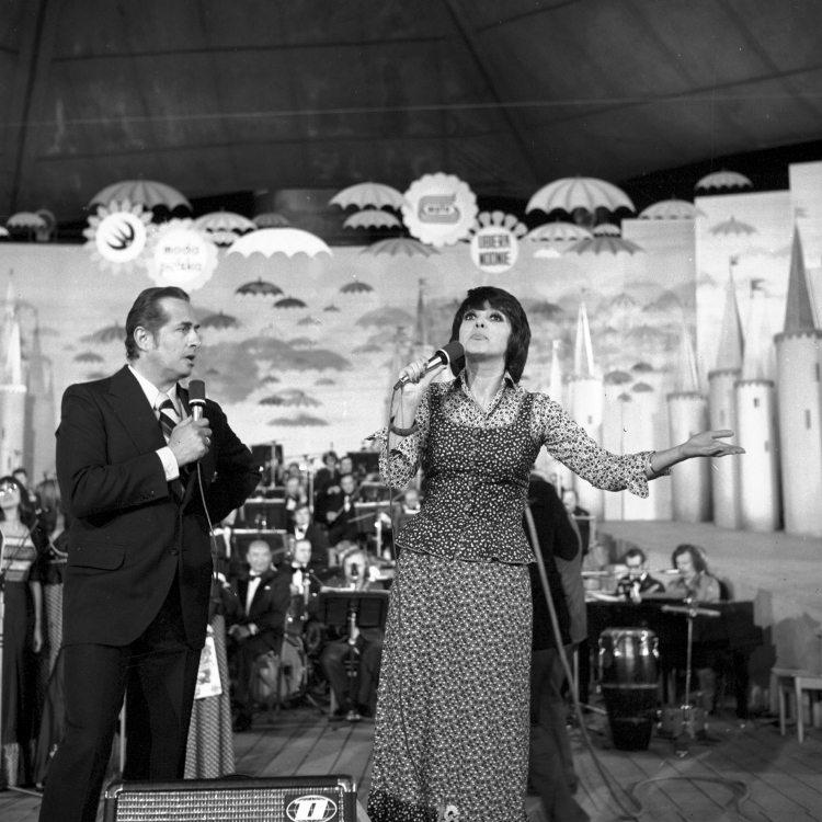 Halina Kunicka i Lucjan Kydryński na festiwalu w Opolu w 1974 roku. Fot. PAP/Ryszard Okoński