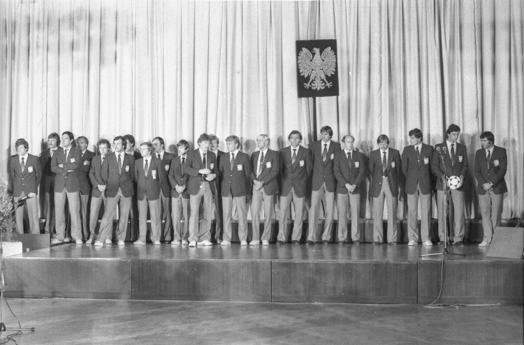 Spotkanie reprezentacji Polski po przylocie z XII Mistrzostw Świata w piłce nożnej w Hiszpanii w 1982r. Fot.  PAP/Teodor Walczak