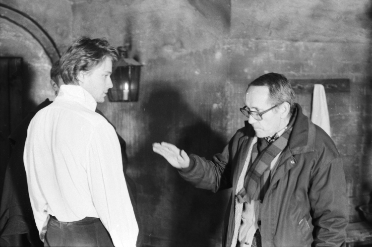 Produkcja filmu "Lawa" w reżyserii Tadeusza Konwickiego. Artur Żmijewski i Tadeusz Konwicki. Fot. PAP/CAF - Witold Rozmysłowicz