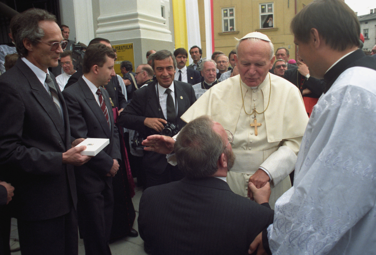 Papież Jan Paweł II podczas swojej IV pielgrzymki do Polski (w 1991 r.) odwiedził m.in. Wadowice. Fot. PAP/Grzegorz Rogiński