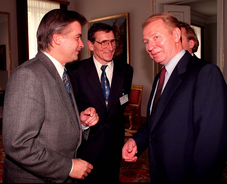 Prezydent Ukrainy Leonid Kuczma i premier Włodzimierz Cimoszewicz. Fot. PAP/Maciej B. Brzozowski