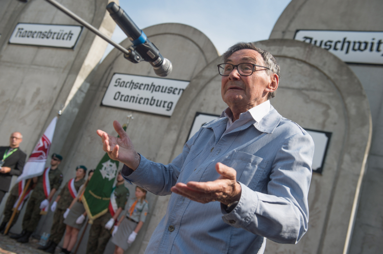 Łódź, 29.08.2016 r. Marian Turski przemawia podczas uroczystych obchodów 72. rocznicy likwidacji Litzmannstadt Ghetto. Fot. PAP/Grzegorz Michałowski
