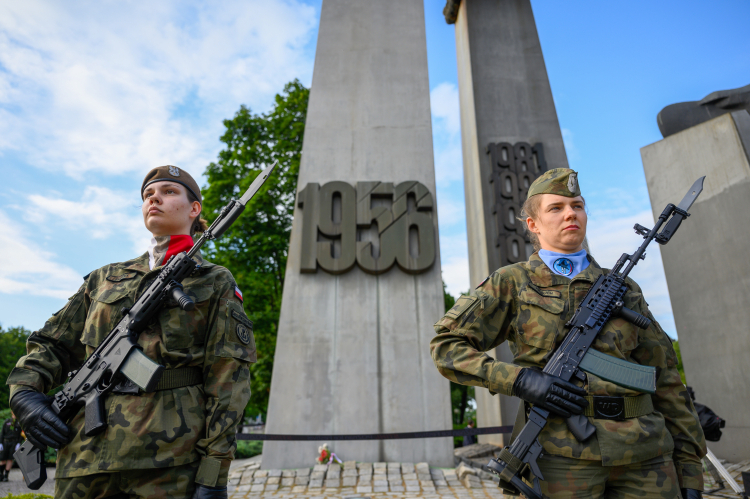 Poznań, 28.06.2022 r. Obchody 66. rocznicy Poznańskiego Czerwca na placu im. Adama Mickiewicza w Poznaniu. Fot. PAP/Jakub Kaczmarczyk