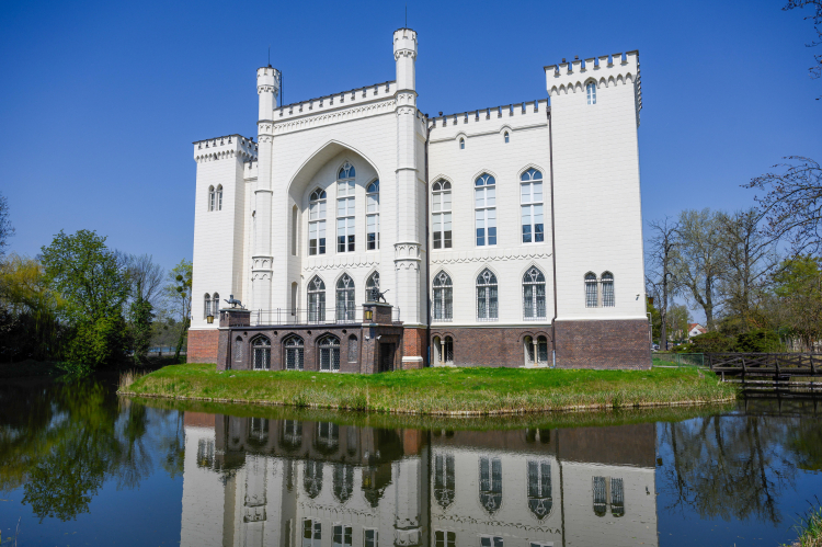 Zamek w Kórniku - siedziba muzeum i Biblioteki Kórnickiej PAN, 28 bm. Fot. PAP/Jakub Kaczmarczyk