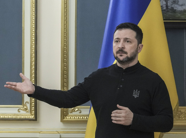 Kijów, Ukraina, 25 marca 2025 r. Prezydent Ukrainy Wołodymyr Zełenski przemawia na konferencji prasowej. Fot. EPA/STRINGER Źródło: PAP/EPA