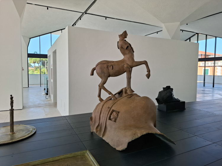 Muzeum Igora Mitoraja w miejscowości Pietrasanta w Toskanii. Fot. PAP/Sylwia Wysocka 