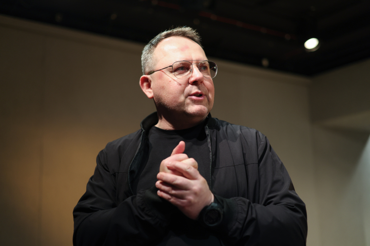 Artur Tyszkiewicz, reżyser Teatru Ateneum w Warszawie odznaczony Medalem „Zasłużony Kulturze Gloria Artis”. Fot. PAP/Albert Zawada