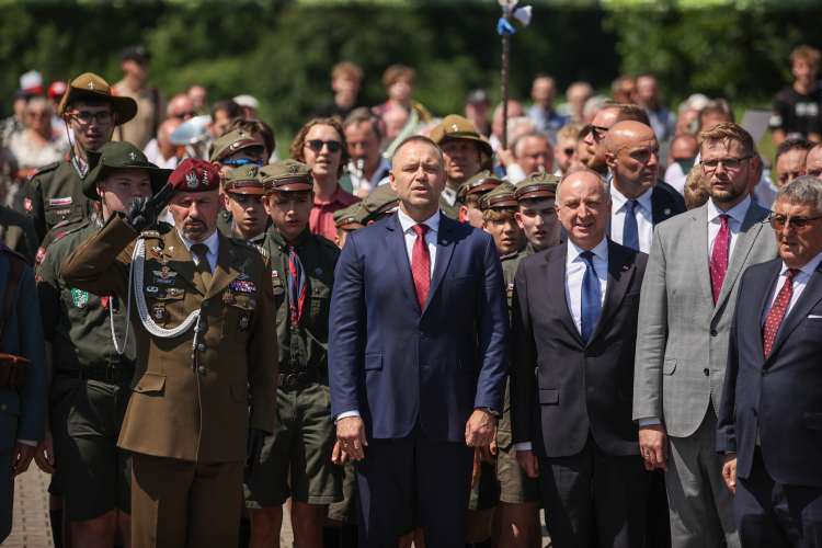 Prezydent Karol Nawrocki podczas uroczystości z okazji Narodowego Dnia Powstań Śląskich w miejscowości Grabówka. Fot. PAP/Jarek Praszkiewicz