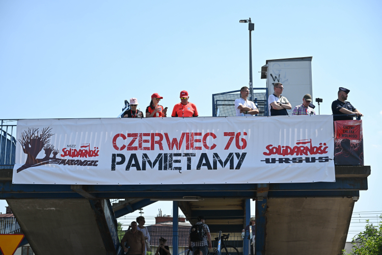 Warszawa, 28.06.2026 r. Uroczystości z okazji 50. rocznicy Zrywu w Ursusie i Czerwca '76, 28 bm. pod Pomnikiem Robotników Czerwca 1976 r. w warszawskim Ursusie. Organizatorem uroczystości jest NSZZ „Solidarność” Region Mazowsze. Fot. PAP/Radek Pietruszka