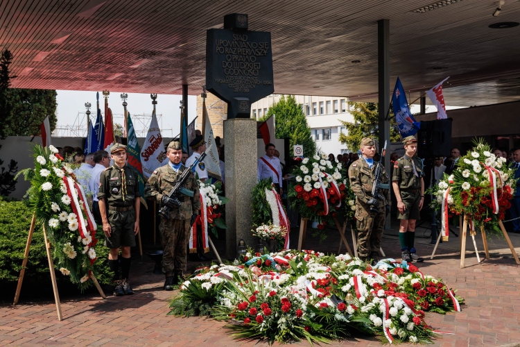 Poznań, 28.06.2026 r. Obchody 70. rocznicy Poznańskiego Czerwca 1956. Uroczystości pod Bramą Główną H. Cegielski Poznań S.A. Fot. PAP/Marek Zakrzewski