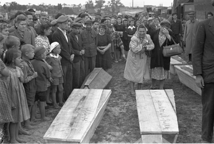 Pogrzeb ofiar pogromu kieleckiego. Fot. PAP/CAF/Jerzy Baranowski