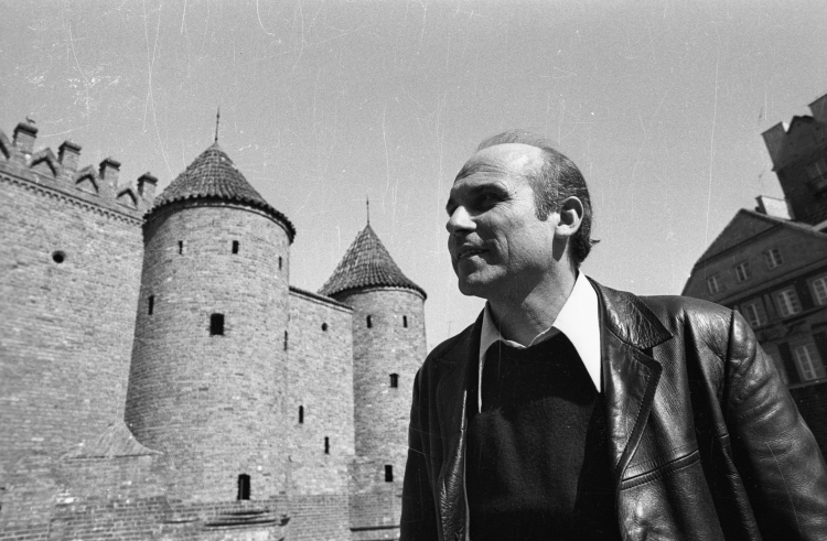 Warszawa, 1976-04. Ryszard Kapuściński, dziennikarz, publicysta, autor reportaży, korespondent Polskiej Agencji Prasowej. Fot. PAP/Ireneusz Radkiewicz