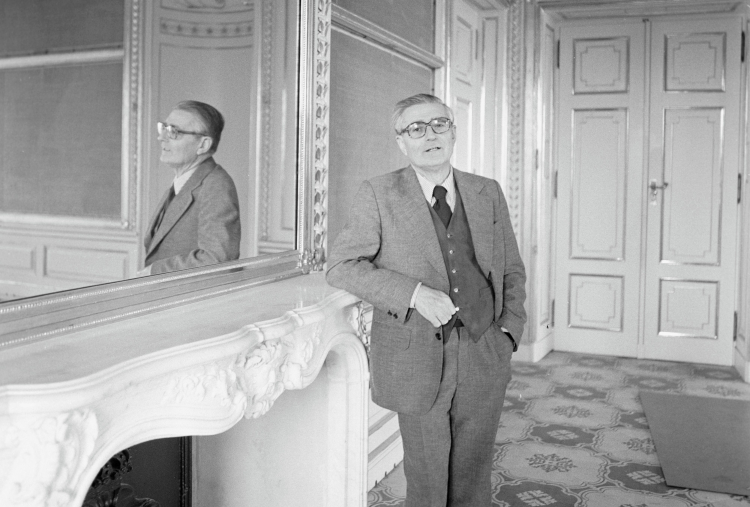 Historyk mediewista, profesor Uniwersytetu Warszawskiego, członek Polskiej Akademii Nauk, dyrektor Zamku Królewskiego w Warszawie Aleksander Gieysztor we wnętrzu odbudowywanego Zamku, 1980 r. PAP/Leszek Łożyński