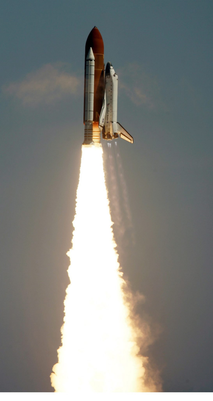 Przylądek Canaveral, USA, 9.09.06. Wahadłowiec Atlantis startuje z Centrum Lotów Kosmicznych im. Kennedy'ego na Przylądku Canaveral na Florydzie. Fot. PAP/EPA/GARY I ROTHSTEIN