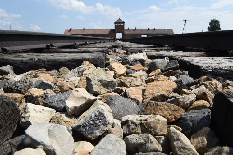 Niemiecki nazistowski obóz koncentracyjny i zagłady Auschwitz II-Birkenau. Fot. PAP/Jacek Bednarczyk
