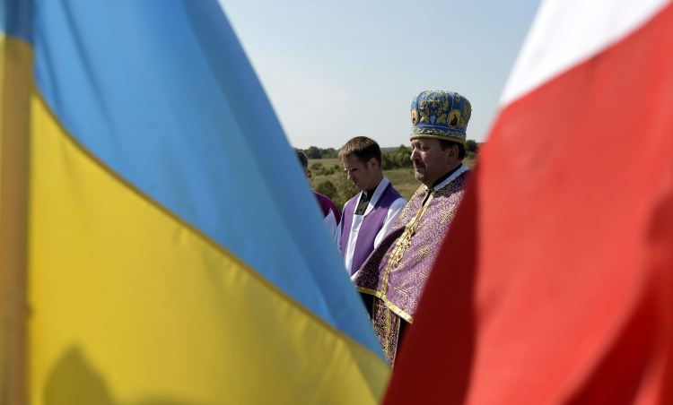 Duchowny ukraińskiej Cerkwi Prawosławnej podczas uroczystości w rocznicę zbrodni UPA w Hucie Pieniackiej. Fot. PAP/Darek Delmanowicz
