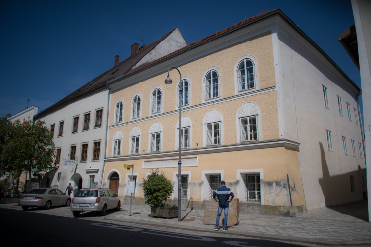 Dom w Braunau am Inn w Austrii, w którym urodził się Adolf Hitler, 10 maja 2017 r. Fot. EPA/CHRISTIAN BRUNA Strona: PAP/EPA.