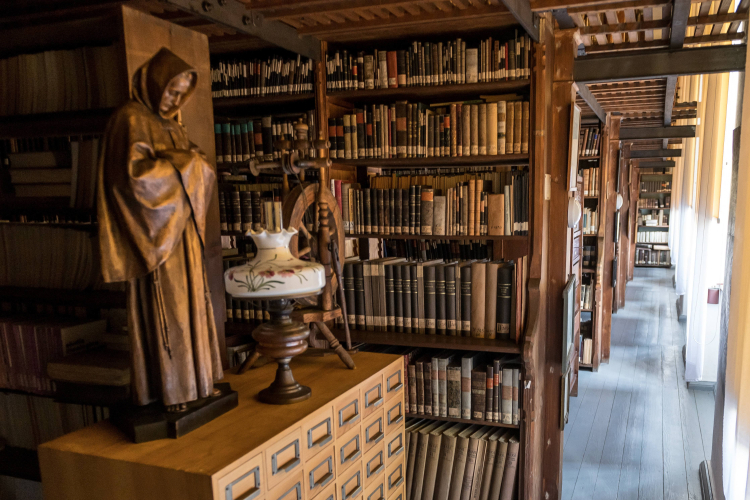 Magazyny Muzeum Archidiecezjalnego we Wrocławiu. Fot. Maciej Kulczyński (PAP)