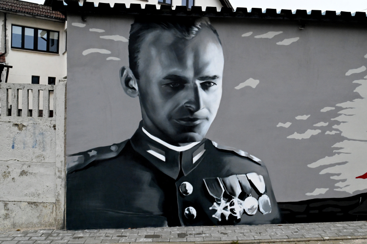 Mural upamiętniający rotmistrza Witolda Pileckiego. Fot. PAP/Marcin Bielecki 