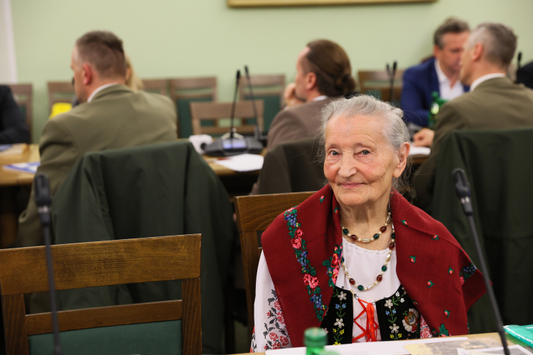 Reprezentantka ludności łemkowskiej Maria Kobań podczas posiedzenia sejmowej Komisji Mniejszości Narodowych i Etnicznych (2024 r.).  Fot. Leszek Szymański