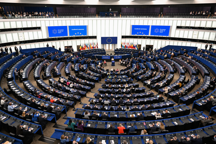 Europarlamentarzyści w siedzibie Parlamentu Europejskiego w Strasburgu. Fot. PAP/Wiktor Dąbkowski