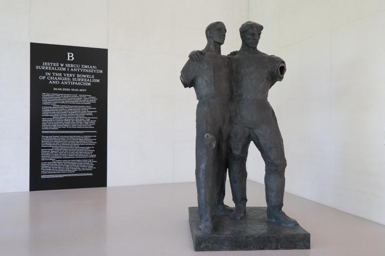 Wystawa „Jesteś w sercu zmian. Surrealizm i antyfaszyzm” w Muzeum Sztuki Nowoczesnej. Fot. PAP/Paweł Supernak