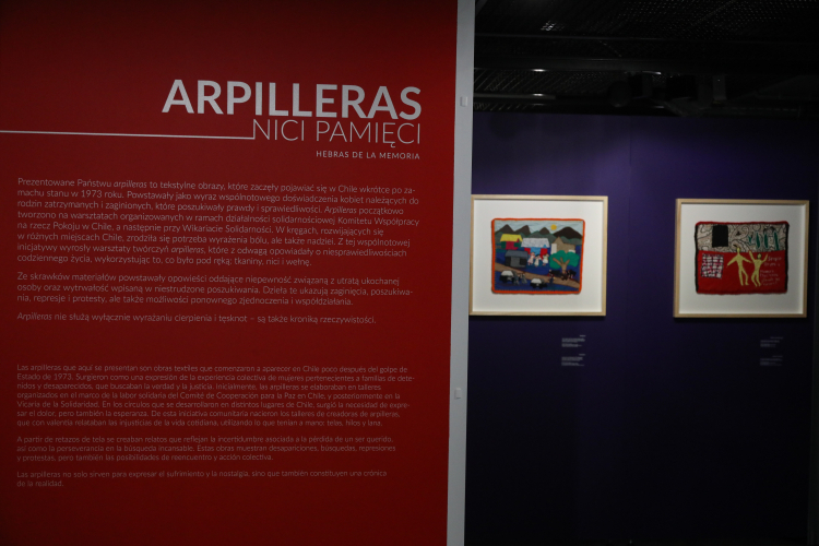 Wystawa „Arpilleras – nici pamięci”, 7 bm. w Muzeum Pamięci Sybiru w Białymstoku. Ekspozycja została przygotowana we współpracy z Muzeum Pamięci i Praw Człowieka w Santiago de Chile. Fot. PAP/Artur Reszko