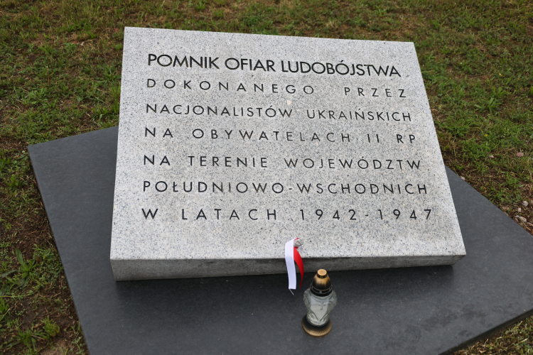 Pomnik ofiar ludobójstwa (zbrodni wołyńskiej). Fot. PAP/Albert Zawada