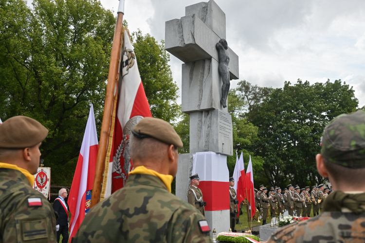 Warszawa, uroczystość przy Pomniku Ofiar Ludobójstwa dokonanego przez nacjonalistów ukraińskich na obywatelach II Rzeczypospolitej. Fot. PAP/Piotr Nowak