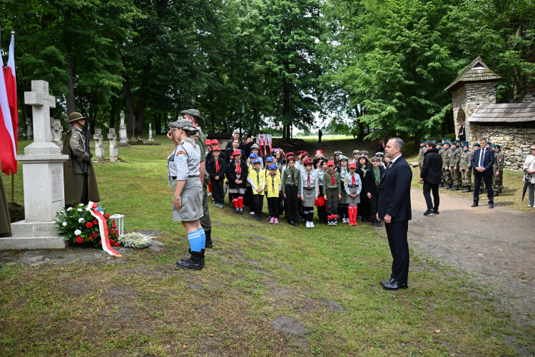 Prezydent Karol Nawrocki podczas uroczystości upamiętniających ofiary zbrodni wołyńskiej. Fot. PAP/Darek Delmanowicz