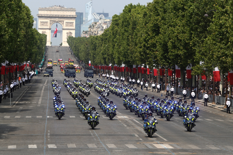 Defilada z okazji święta narodowego Francji. Fot. PAP/EPA/TERESA SUAREZ 