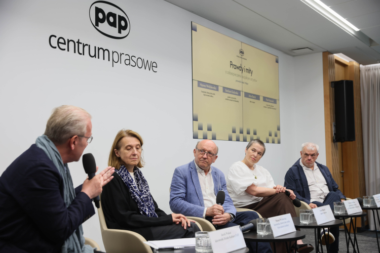 Debata pt. „Prawdy i mity o zabezpieczeniu socjalnym artystów” w Centrum Prasowe PAP. Fot. PAP/Leszek Szymański