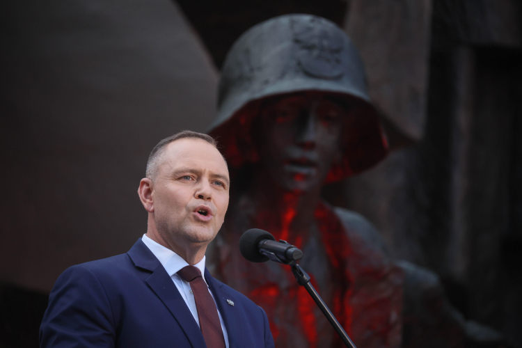 Warszawa, 31.07.2026 r. Obchody 82. rocznicy wybuchu Powstania Warszawskiego. Przemawia prezydent RP Karol Nawrocki w uroczystym apelu pamięci przy Pomniku Powstania Warszawskiego na Placu Krasińskich w Warszawie. Fot. PAP/Leszek Szymański