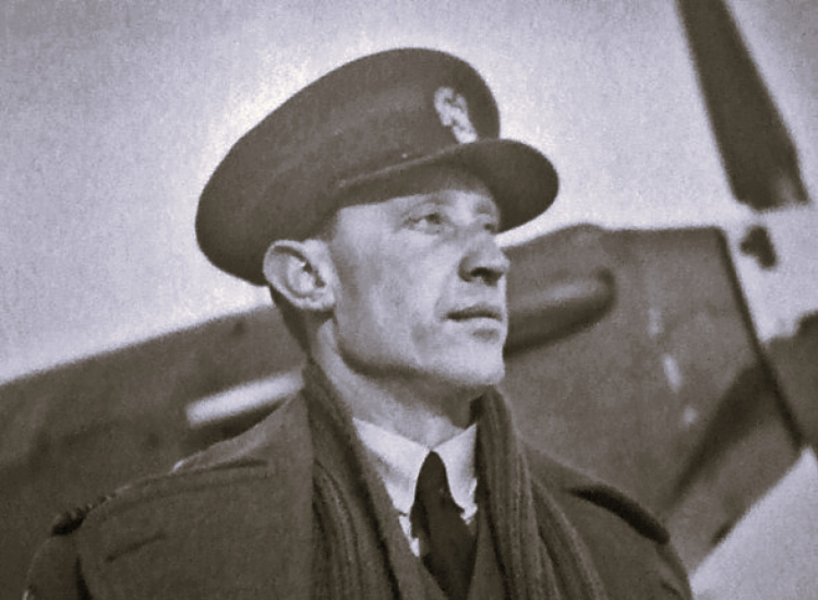 Witold Urbanowicz - polski pilot myśliwski, dowódca Dywizjonu 303. Fot.  dlapilota.pl